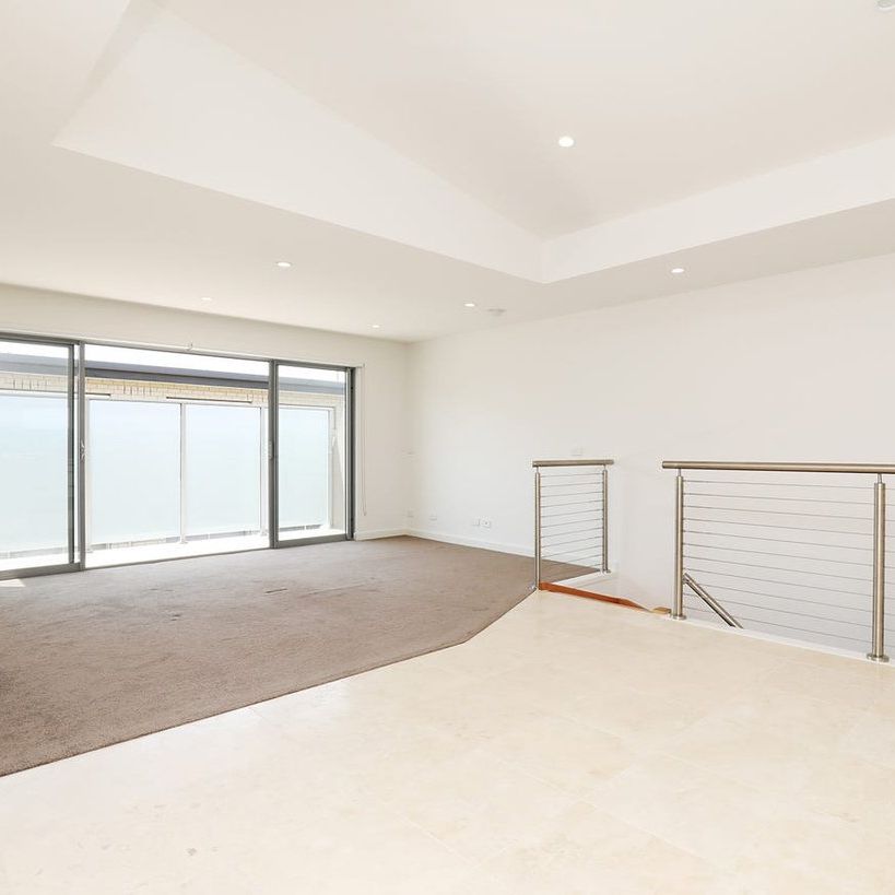 12/41 Dover Street, Flemington VIC 3031 - Photo 1