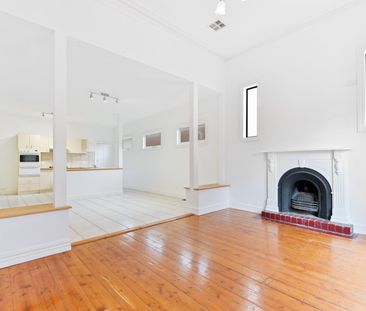IMMACULATE THREE BEDROOM HOME - Photo 5