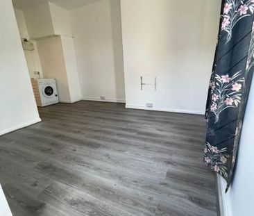 Studio to rent - Photo 6