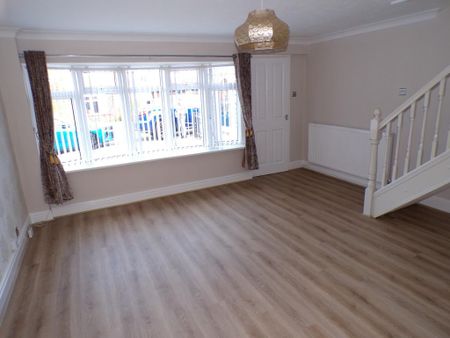 3 bedroom semi-detached house to rent - Photo 2