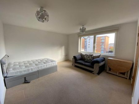 Studio to rent - Photo 2