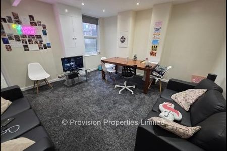 8 Bedroom House Brudenell Road - Photo 2