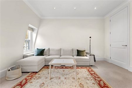 A fabulous, well presented and naturally bright three bedroom lateral apartment set on the third floor of this detached period villa on one of the most sought-after roads in Holland Park. Tenancy Length: Minimum 12 months EPC rating: C | Council Tax Band H - Photo 4