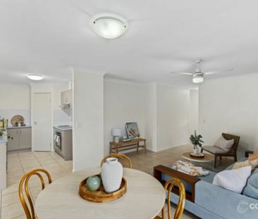 Low Maintenance 3 Bedroom Duplex - Photo 2