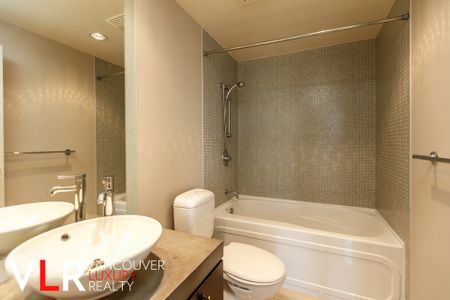 Condo in Downtown Vancouver, BC - Photo 2