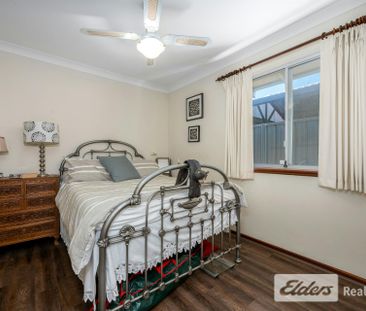 Charming 3-Bedroom Home Just Metres from Safety Bay Beach! - Photo 6