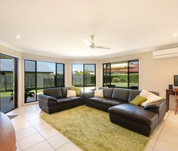 EXECUTIVE FAMILY HOME WITH POOL - Photo 3