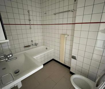 "Neu renoviert mit grossem Balkon und Aussicht" - Photo 2