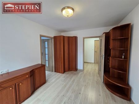 DOSKONALE ZLOKALIZOWANE MIESZKANIE NA PIERWSZYM PIĘTRZE W ZIELONYM CENTRUM JELENIEJ GÓRY. - Zdjęcie 2