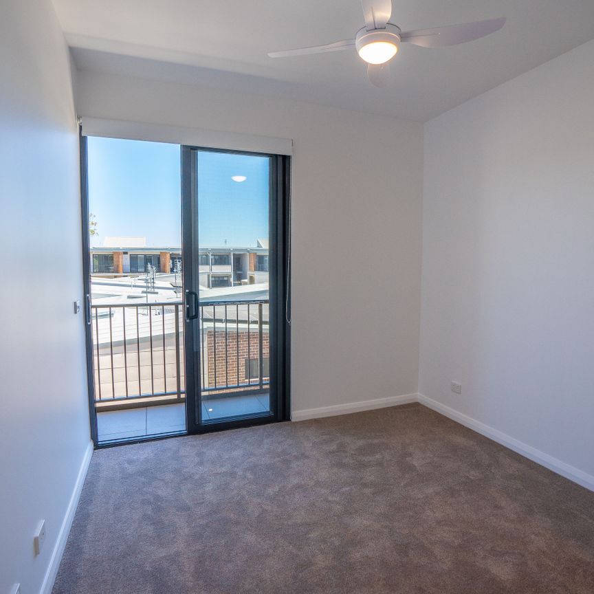 212/70 Hanbury Street - Photo 1