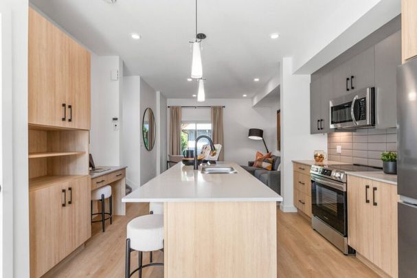 Edmonton Unfurnished townhouse Rental in West Jasper Place - Stylish, Spacious 3 Bedroom Main Floor Living - Photo 1