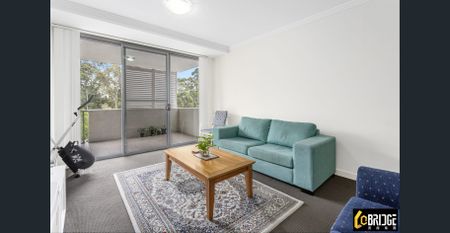 Stylish and Bright Two Bedroom Apartment with Views !!! - Photo 2