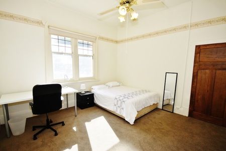 5-bedroom shared house / townhouse, East Ave - Photo 5