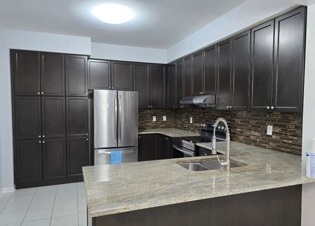 For Lease - 36 Ventura Avenue Unit# (Main & 2nd Flr), Brampton, Ontario - Photo 3