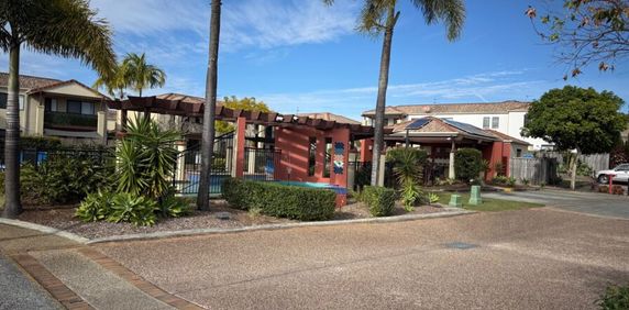 3 bedroom townhouse and extra income opportunity - Photo 2