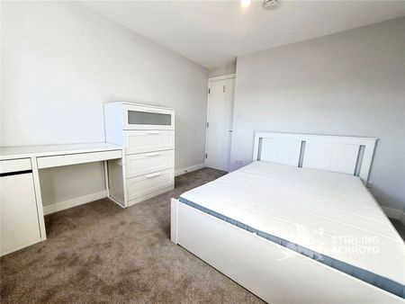 Applegarth Avenue, Guildford, Surrey, GU2 8LP - Photo 4