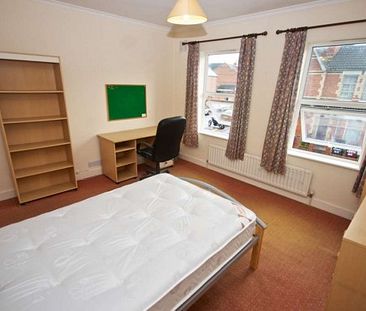 6 Bed - Grange Avenue, Reading - Photo 3