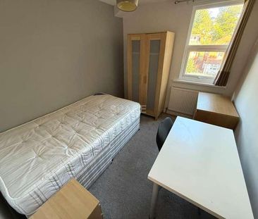Grange Avenue, University, RG6 - Photo 3