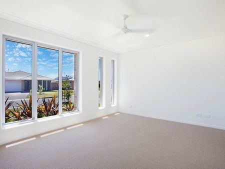 STYLISH AND MODERN HOME IN BURPENGARY EAST - Photo 2