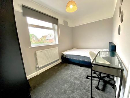 4 bedroom terraced house to rent - Photo 3