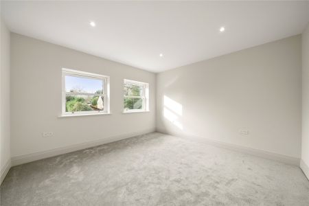 Queens Road, Hersham, KT12 - Photo 5