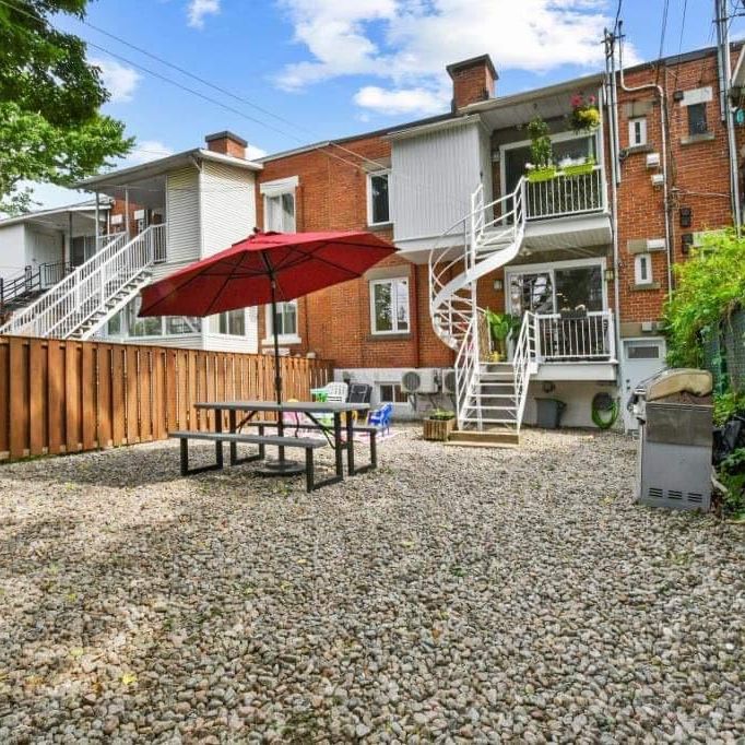 3 Beds 2 Baths Apartment - Photo 1