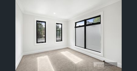 Luxury Town House in Glen Waverley Secondary College School Zone - Photo 4