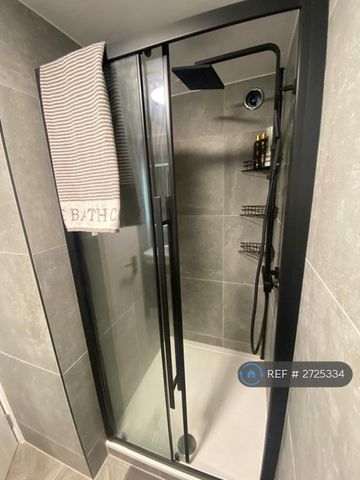 1 bedroom in a flat share to rent - Photo 4
