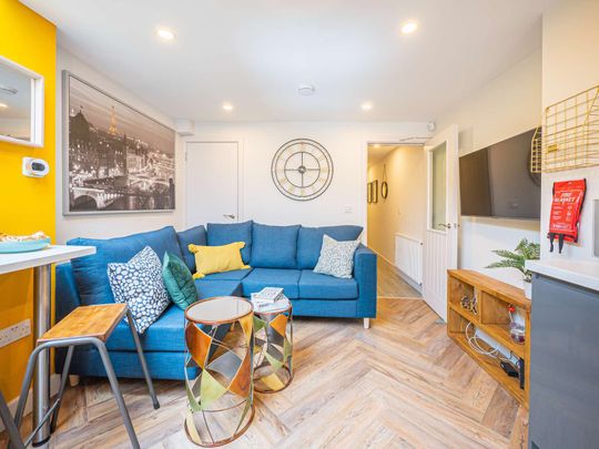 Room 1 Room 5 - Photo 1