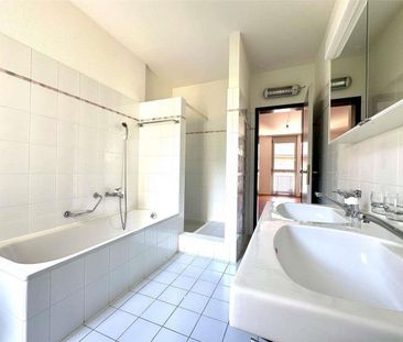 Lugano - luminoso ed ampio 2.5 locali in zona lago - Foto 2