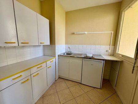 STUDIO A LOUER A RIORGES - Photo 4