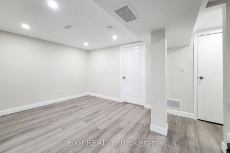 Detached Home For Lease | X8126276 - Photo 5