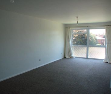 2 bedroom Flat To Let - Photo 6
