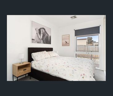 Spacious Family Home in Carrum Downs - Photo 6