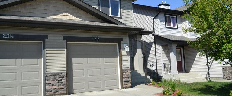 Beautiful 3 Bed 2.5 Bath Duplex!*Sgl Garage*Fenced yard w/Deck* | 21312 48th Ave NW, Edmonton - Photo 1