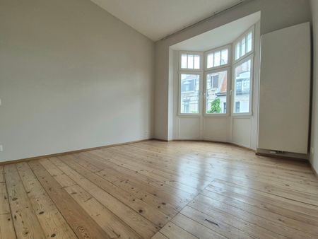 Exceptionally charming, RENOVATED house in a quiet street - Photo 3