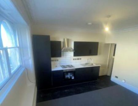 2 Bed Maisonette, Whiteladies Road, BS8 - Photo 4