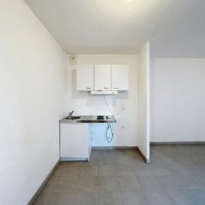 Vénissieux : Spacieux studio avec kitchenette et garage - Photo 3