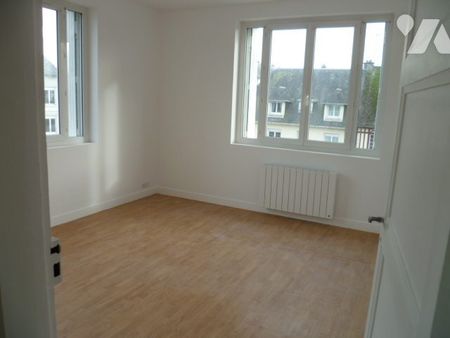 PONT L'EVEQUE centre à louer appartement F3 de 66M2 2ème étage - Photo 3