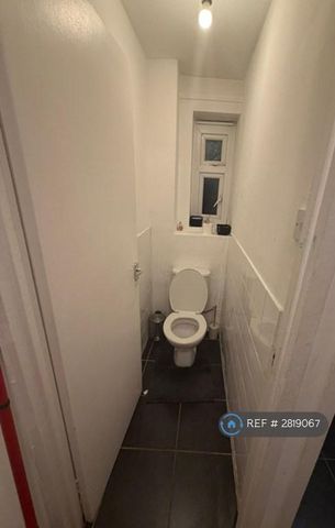 3 bedroom detached house to rent - Photo 5