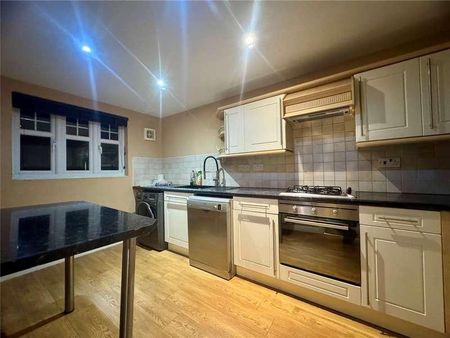 Pearcy Close, Harold Hill, Romford, RM3 - Photo 5