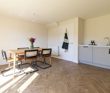 IMMACULATE 3-BEDROOM SEMI-DETACHED HOME - Photo 4