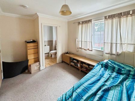 1 bedroom in a house share to rent - Photo 4