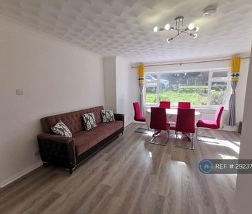 1 bedroom in a house share to rent - Photo 2