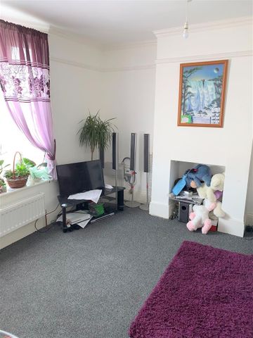 3 Bedroom Maisonette to let - Photo 2