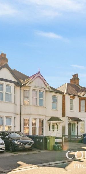 3 bedroom apartment to rent - Photo 2