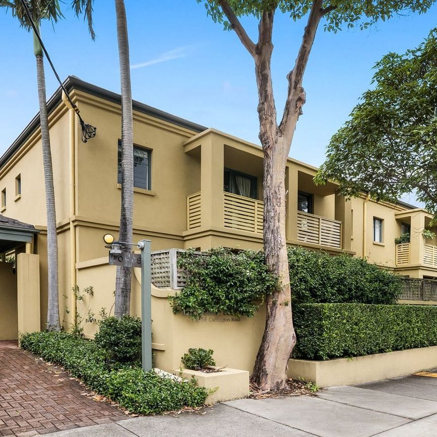 Bright & Spacious Fully Renovated Townhouse in Secure Garden Complex - Photo 1