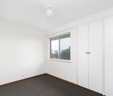Spacious Family Living in the Heart of Hallett Cove! - Photo 4