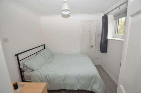 Weybridge, KT13 - Photo 2