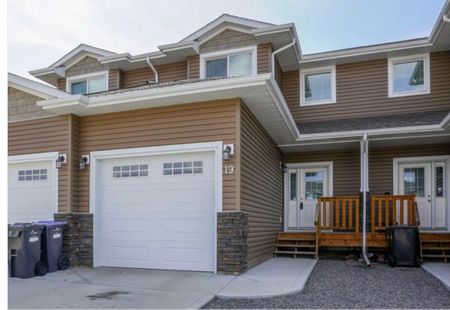 3 Bed Townhouse with Garage in Ryders Ridge - Sylvan Lake - Photo 5